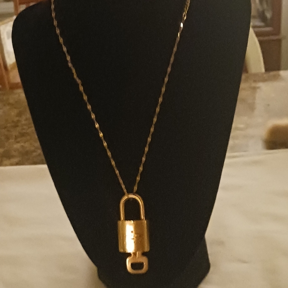 Louis Vuitton Authentic Lock and Key #302 on unbranded Chain. 16" - Picture 8 of 10
